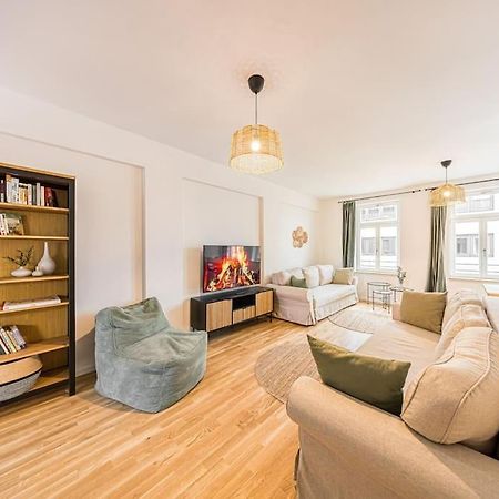 Stylisches Zentrales City-Apartment Mit 2 Balkonen لبسيا المظهر الخارجي الصورة