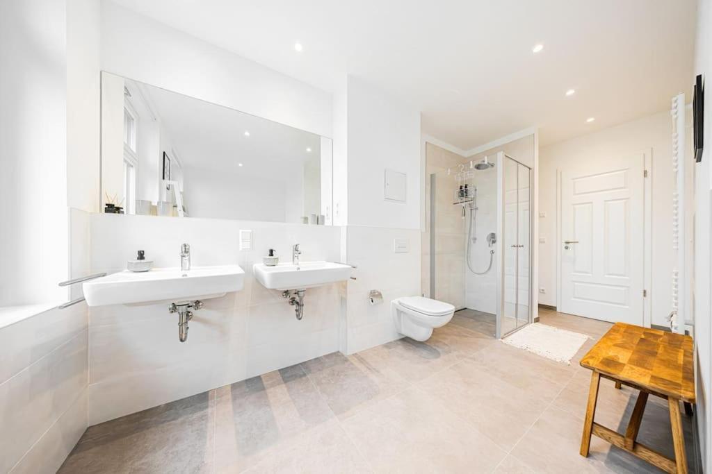 Stylisches Zentrales City-Apartment Mit 2 Balkonen لبسيا المظهر الخارجي الصورة