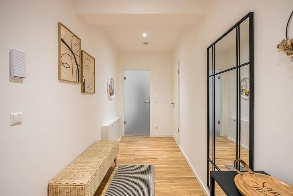 Stylisches Zentrales City-Apartment Mit 2 Balkonen لبسيا المظهر الخارجي الصورة
