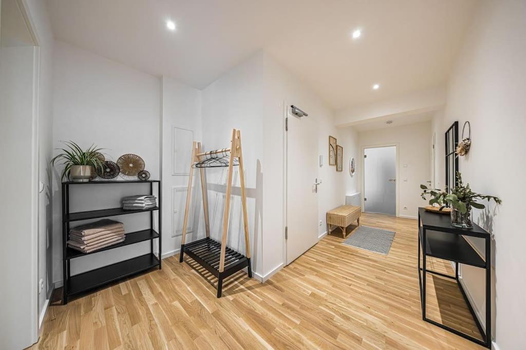Stylisches Zentrales City-Apartment Mit 2 Balkonen لبسيا المظهر الخارجي الصورة