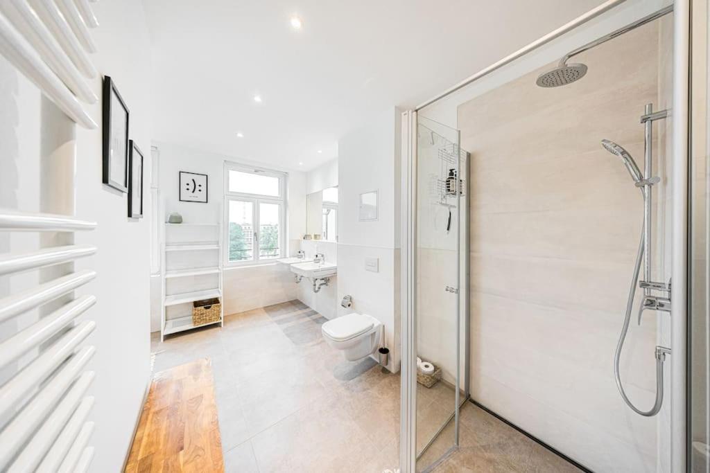 Stylisches Zentrales City-Apartment Mit 2 Balkonen لبسيا المظهر الخارجي الصورة