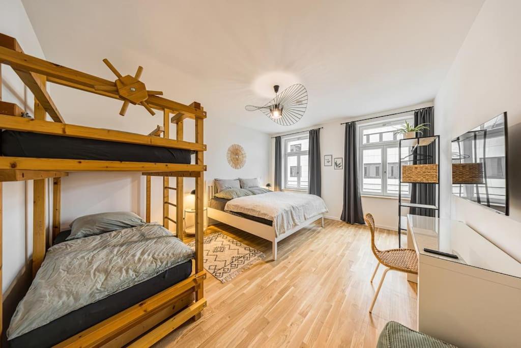 Stylisches Zentrales City-Apartment Mit 2 Balkonen لبسيا المظهر الخارجي الصورة
