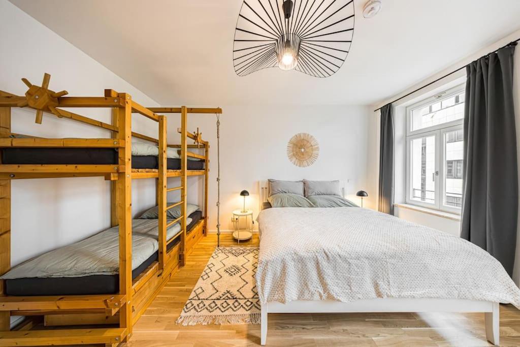 Stylisches Zentrales City-Apartment Mit 2 Balkonen لبسيا المظهر الخارجي الصورة