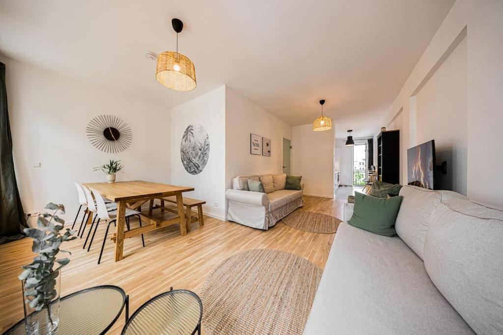 Stylisches Zentrales City-Apartment Mit 2 Balkonen لبسيا المظهر الخارجي الصورة