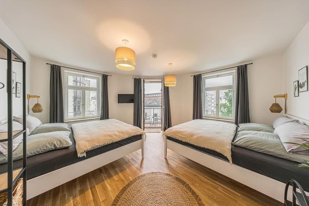 Stylisches Zentrales City-Apartment Mit 2 Balkonen لبسيا المظهر الخارجي الصورة