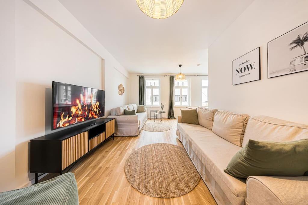 Stylisches Zentrales City-Apartment Mit 2 Balkonen لبسيا المظهر الخارجي الصورة