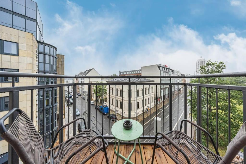 Stylisches Zentrales City-Apartment Mit 2 Balkonen لبسيا المظهر الخارجي الصورة